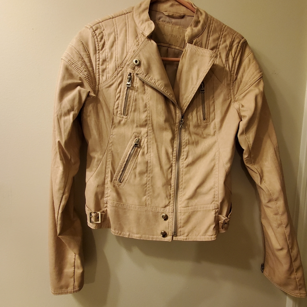 clothes - Picture 10 of 16